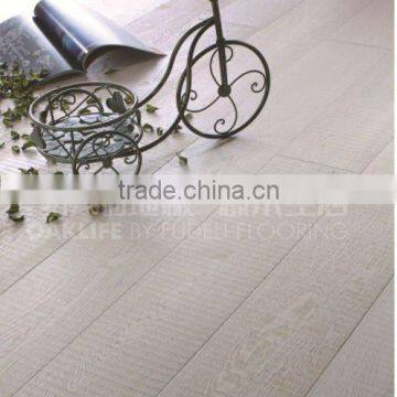 Sawtooth pattern multilayer veneer flooring