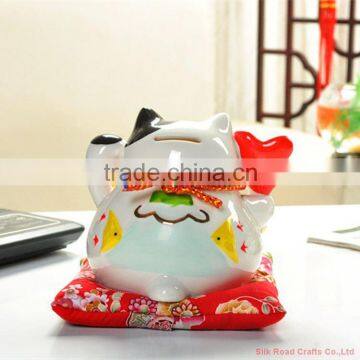 Beautiful Pottery Maneki Neko for Room Decoration