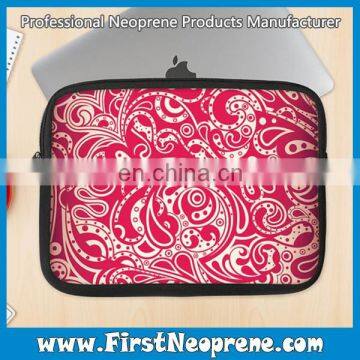 Red Pattern Bride And Groom Beautiful Neoprene Office Laptop Sleeve