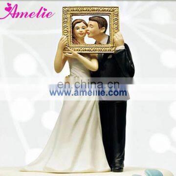 A07374 Wholesale Resin Taking Wedding Photos Cake Topper