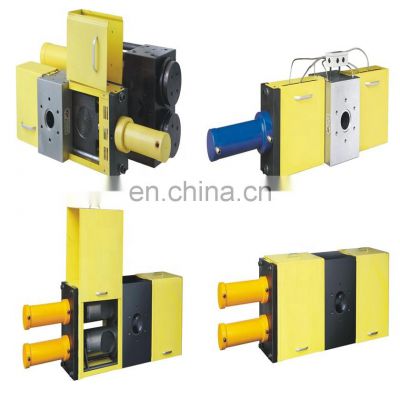 Hydraulic screen changer for plastic extrusion line screen changer