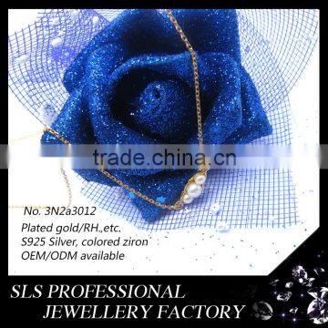 2015 Latest Design Simple and Generous 925 Sterling Silver Yellow Gold Plated Zirconia Pearl Necklace for Ladies photo-3