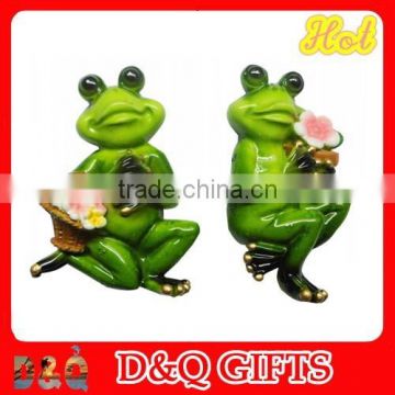 Polyresin two frogs fridge magnet with flower basket