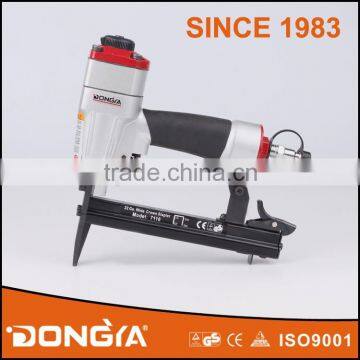 22 Ga. 7116L Long Nose Air Stapler photo-1