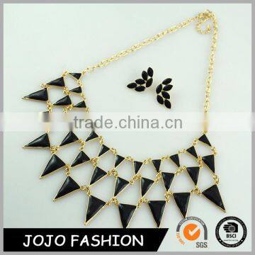 Wholesale triangle design statement jewelry set gold chain black resin necklace set