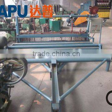 Hydraulic pressure crimped wire mesh machine