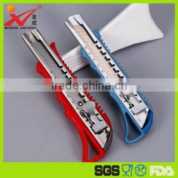 high quality box cutter Carbon steel tool knife PP sliding knives with button