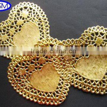 nature white color gold silver paper doilies