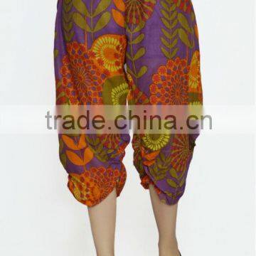 Women Cotton Black Mulicolored Flowers Design Short Harem Capri Pants photo-4