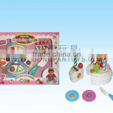 Children assemble cake paly set