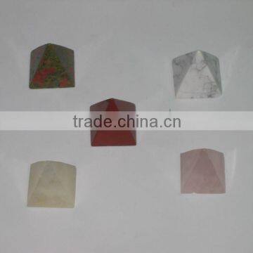 Natural stone howlite 40*40mm pyramid jewelry