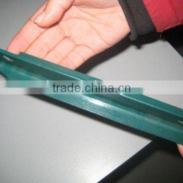 Green galvanized 6 ft T-post for wire mesh