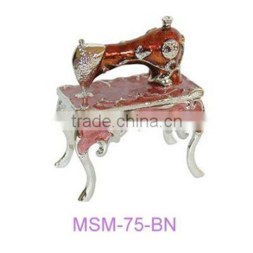 Miniature sewing machine with 4-legged stand