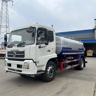 The 15 cubic meter sprinkler truck adopts a Dongfeng 4 * 2 chassis