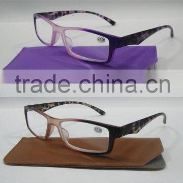 Promotion Vintage reading glasses with leather cases.