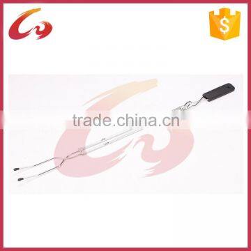 Plastic handle extendable barbecue skewer