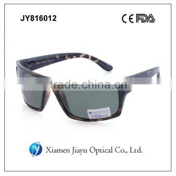 Square frame plastic sunglasses