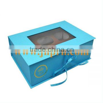 Rigid cardboard cupcake box with window lid