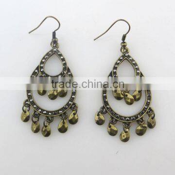 Dazzling rolled gold earring