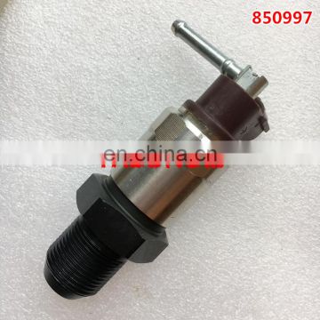 Original and new Fuel injector 850997