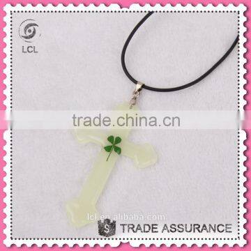 Cross pendant clover religious necklace, hot sale glow in the dark necklace