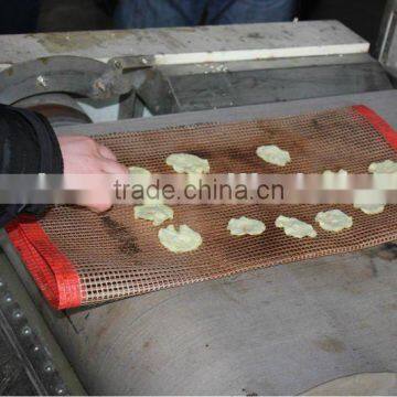 Continuous microwave potato chips processing machine