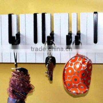 PIANO HANGER