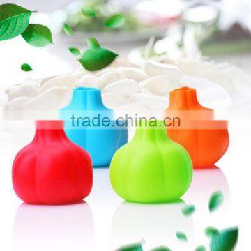 1PC Silicone Garlic Shaped Garlic Peeler Practical Kitchen Gadgets Easy Kitchen Tool Random Color KC1556 photo-6