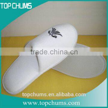 Custom washable disposable hotel slippers/hotel slipper with embroidered customized logo