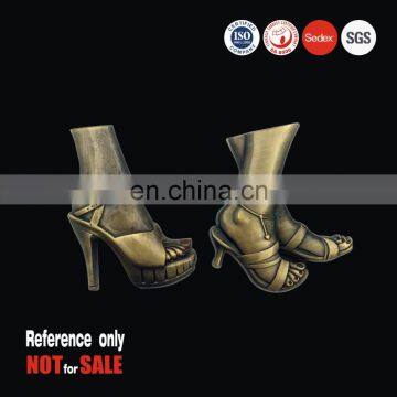 Promotional gift OEM friendly high heel 3D metal zinc alloy casting lapel pin badge in antique brass plated