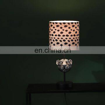 Elegant Nordic Style Luxury Silver Resin Craft Gifts Desk Light Bedroom Bedside Table Lamp photo-6