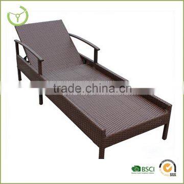 2015 Antique rattan sun lounger sunbed with waterproof cushion for sale