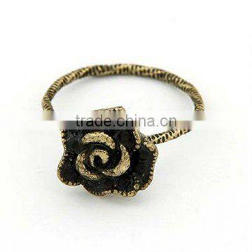 setting diamond rose shaped ring