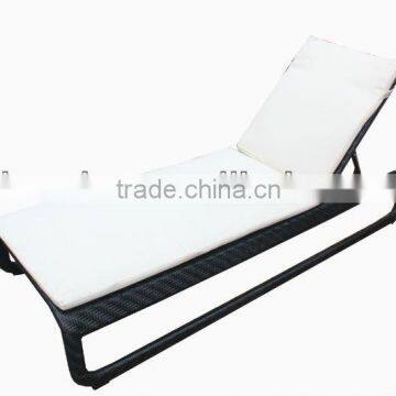 Aluminum frame with cushion rattan sun lounger