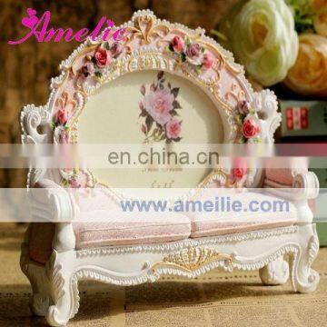 AR148 Wholesale Resin Handicraft European Style Sofa Photo Frame