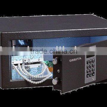 Laptop size Electronic safe for hotel room using