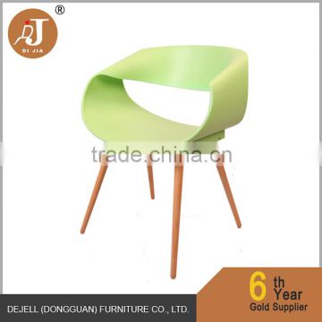 New Design Restaurant Furniture Plastic Chairs with Wooden Legs