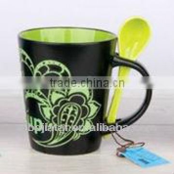 12oz Inner Green Glazed V Shape Ceramic Spoon Mug with Flower Decal