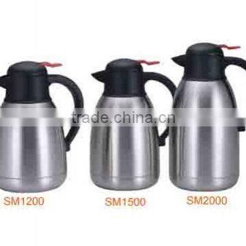 Double walled stainless steel vacuum flask