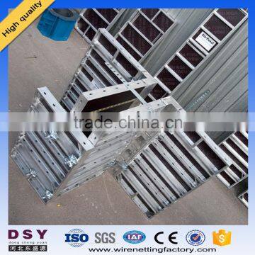 Insulated aluminum panels for concrete casting building