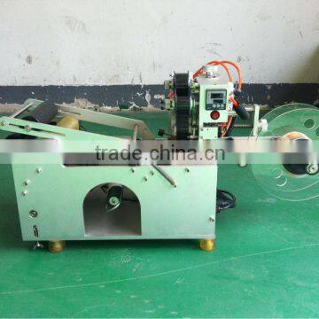 Manual labeling machine