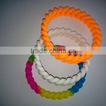 Fashion silicone twist bracelets