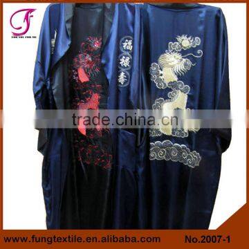 2007 Men's Embroidered Dragon Pattern Satin Nightgown