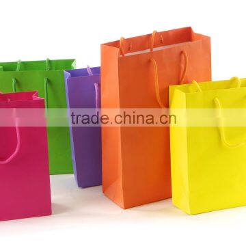 Colored Present Paper Bag Printing With PP Handle