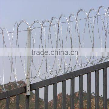 low price BTO - 22 / CBT - 65 barbed wire , concertina razor wire , razor blade barbed wire