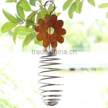 Spiral bird feeder