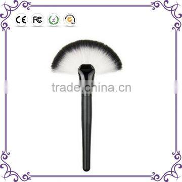 Blending Face Deluxe Fan brush wipe sweeping makeup brush for cheekbones