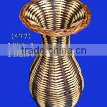 Core rattan vase