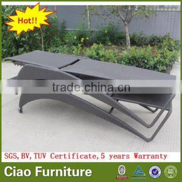 Outdoor Rattan Chaise Lounge Furntiure Beach Sun Lounger With Wheels photo-4