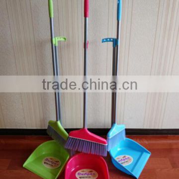 PP transprent Cleaning dustpan and broom set with lower price